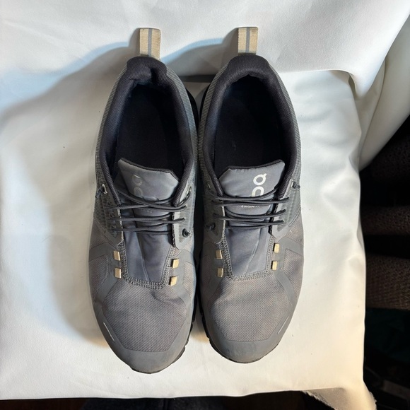 ON CLOUD Sz 10.5 Running Men's Gray Shoes Elastic Laces cushioned Sole - Picture 3 of 9